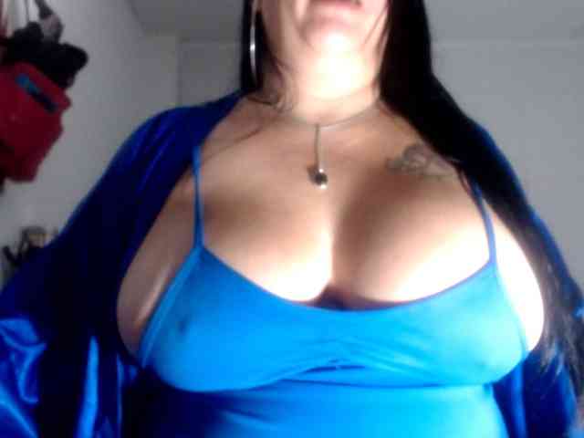 CameliaLong webcam
