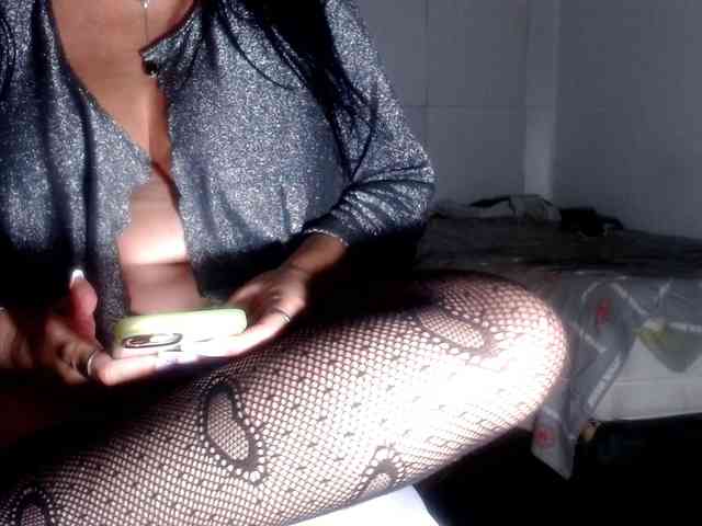 CameliaLong webcam