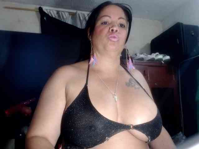 CameliaLong webcam