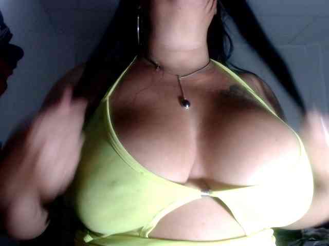 CameliaLong webcam