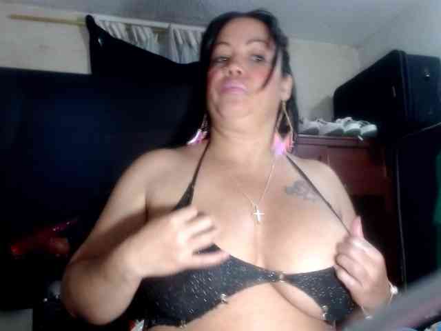 CameliaLong webcam