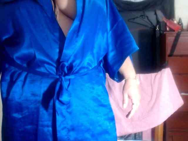 CameliaLong webcam