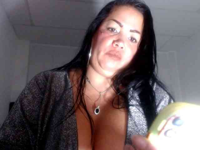 CameliaLong webcam