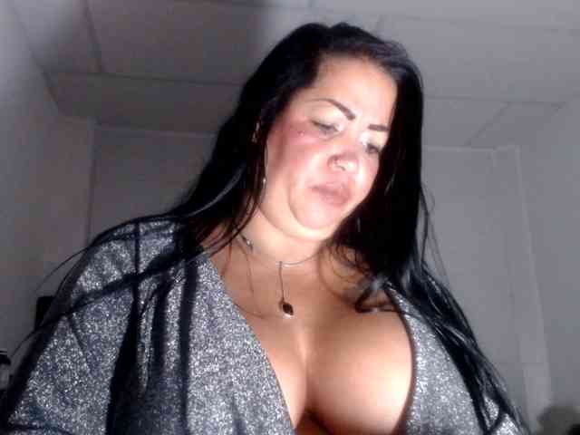 CameliaLong webcam