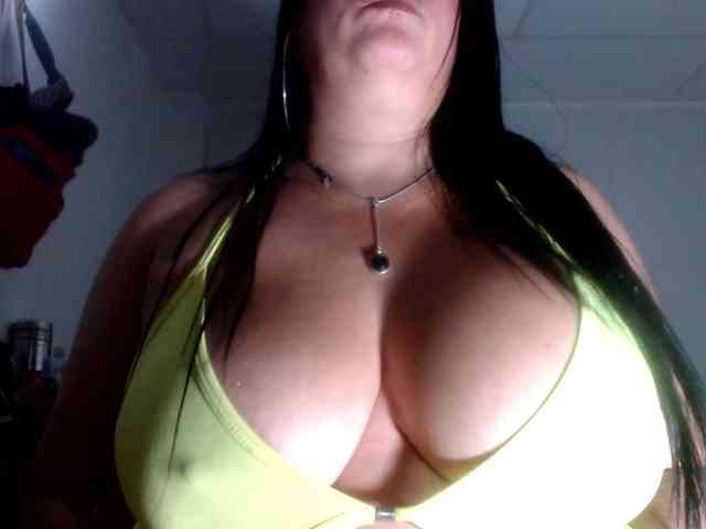 CameliaLong webcam
