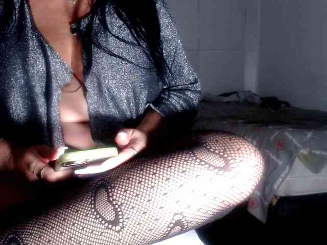 CameliaLong webcam