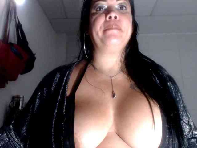 CameliaLong webcam
