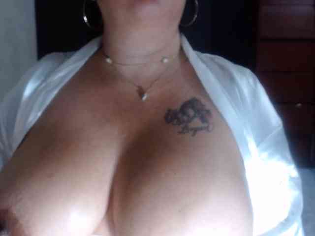 CameliaLong webcam