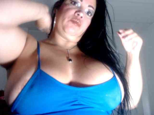 CameliaLong webcam