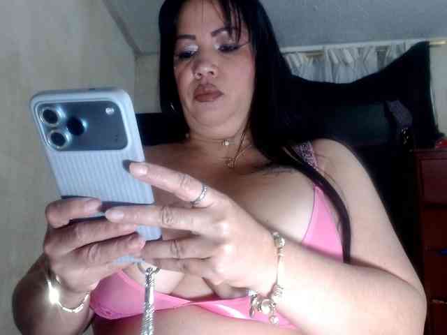 CameliaLong webcam