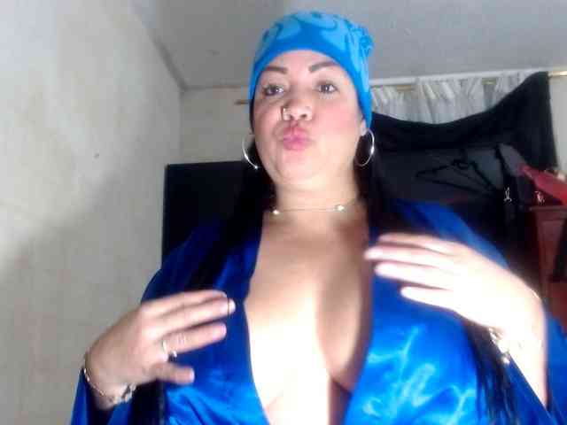 CameliaLong webcam