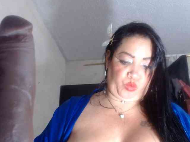 CameliaLong webcam
