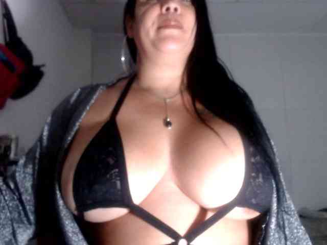 CameliaLong webcam