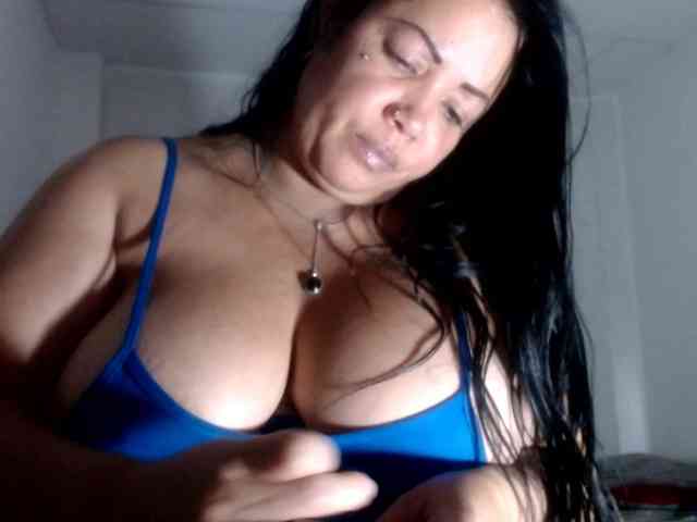 CameliaLong webcam