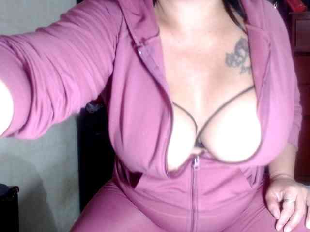 CameliaLong webcam