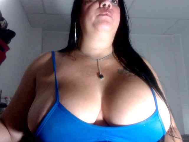 CameliaLong webcam