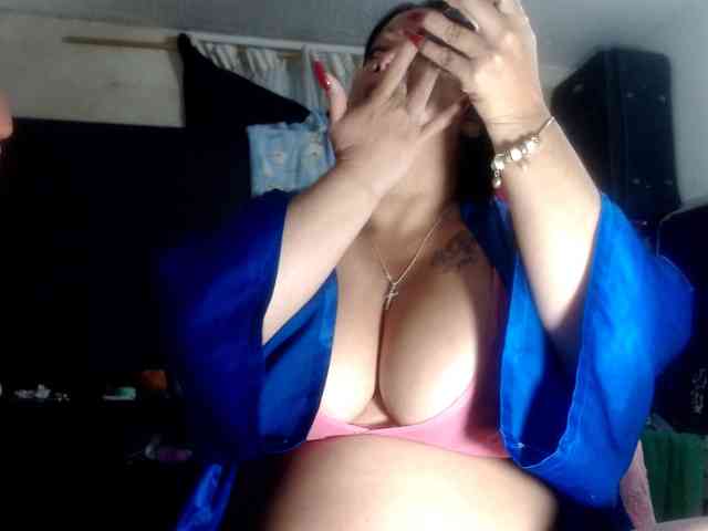 CameliaLong webcam
