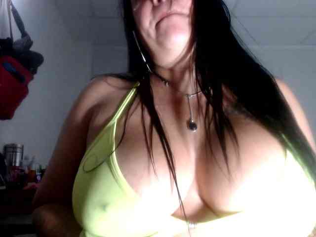 CameliaLong webcam