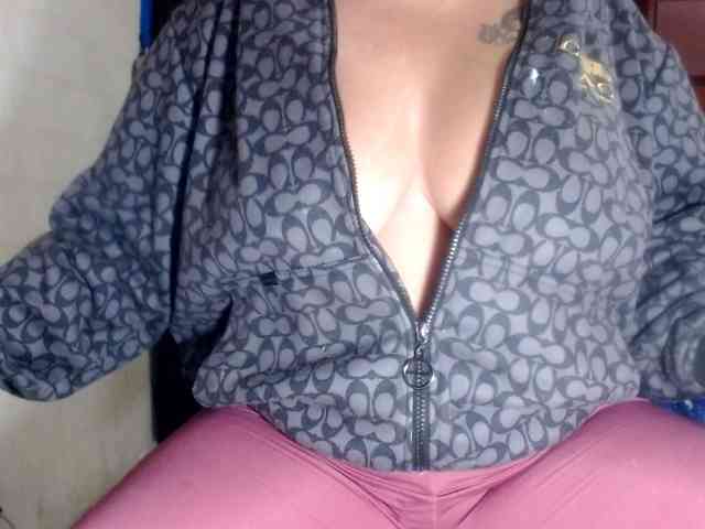 CameliaLong webcam