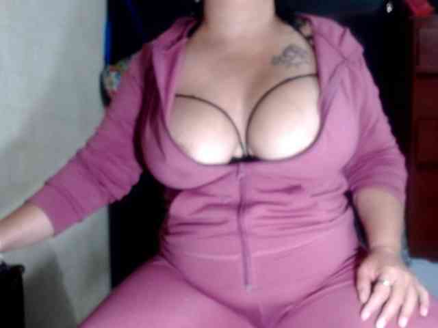 CameliaLong webcam