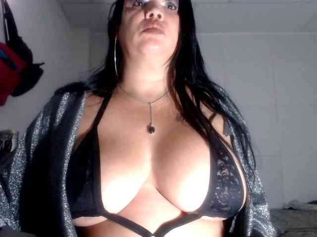 CameliaLong webcam
