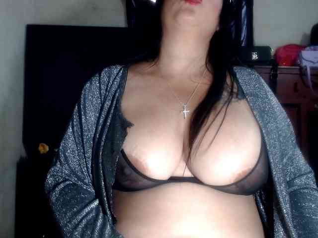 CameliaLong webcam