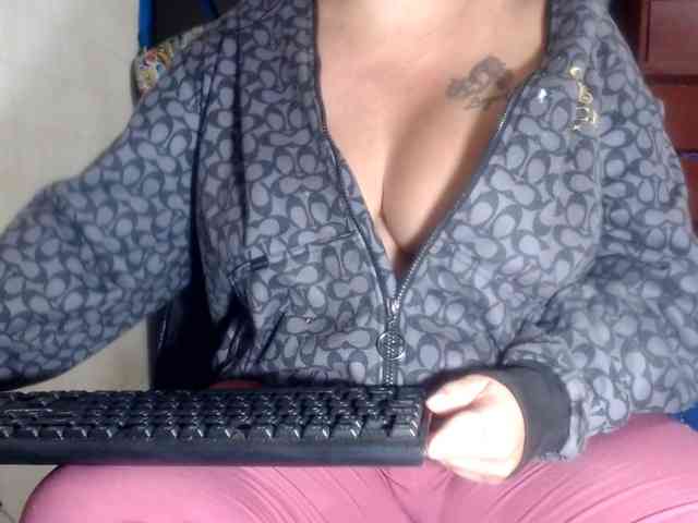 CameliaLong webcam