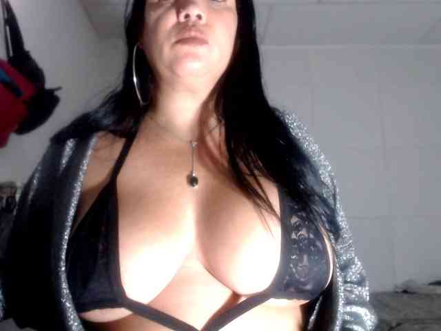 CameliaLong webcam