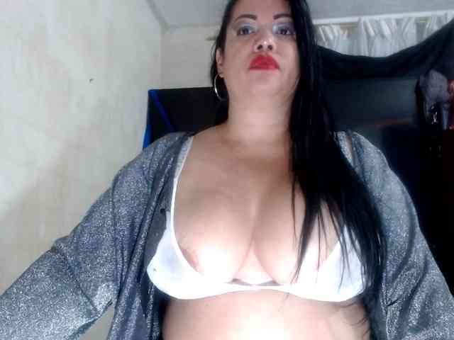 CameliaLong webcam