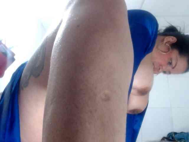 CameliaLong webcam
