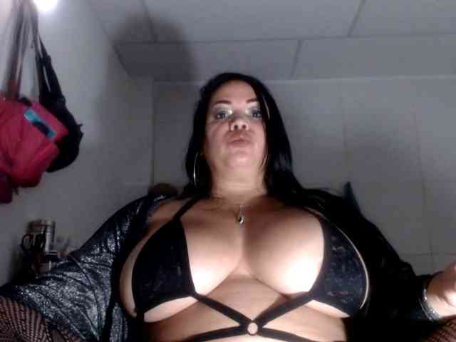 CameliaLong webcam