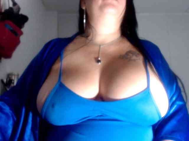 CameliaLong webcam