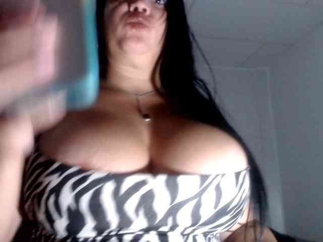 CameliaLong webcam