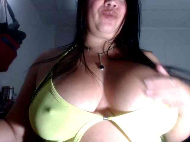 CameliaLong webcam