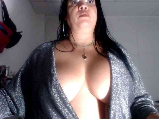 CameliaLong webcam