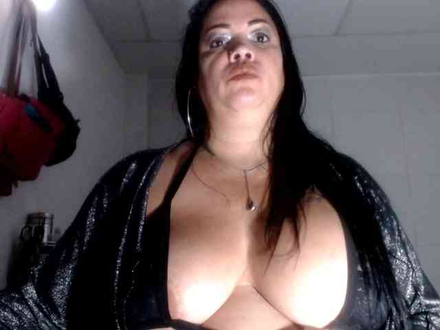 CameliaLong webcam