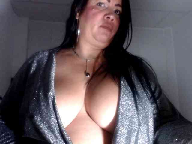 CameliaLong webcam