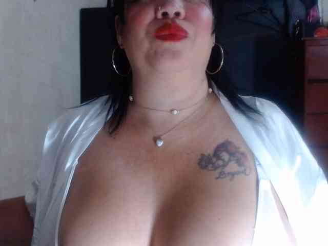 CameliaLong webcam