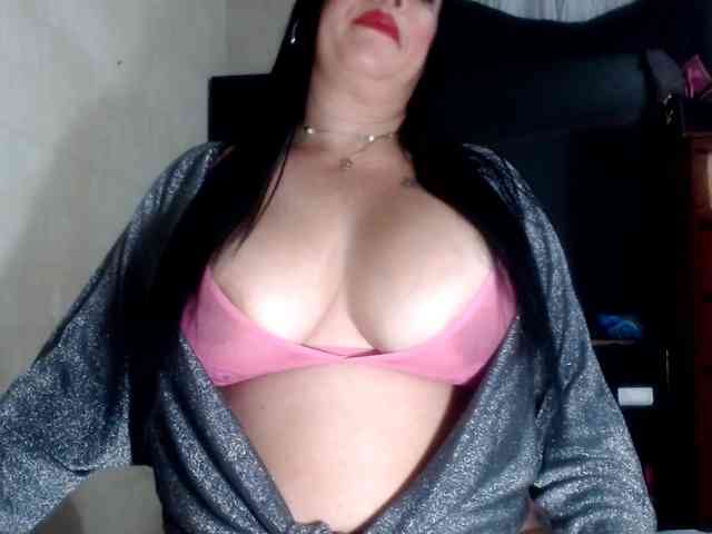 CameliaLong webcam
