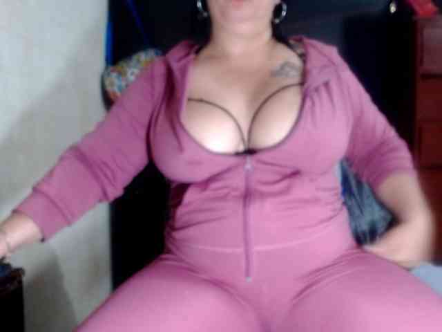 CameliaLong webcam