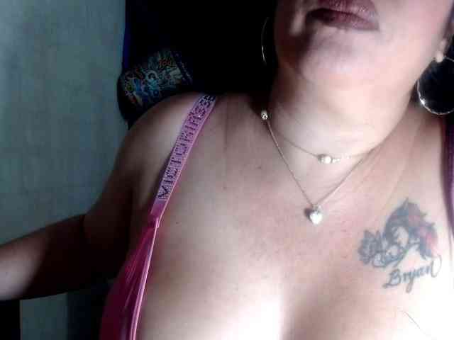 CameliaLong webcam