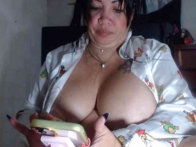 CameliaLong webcam