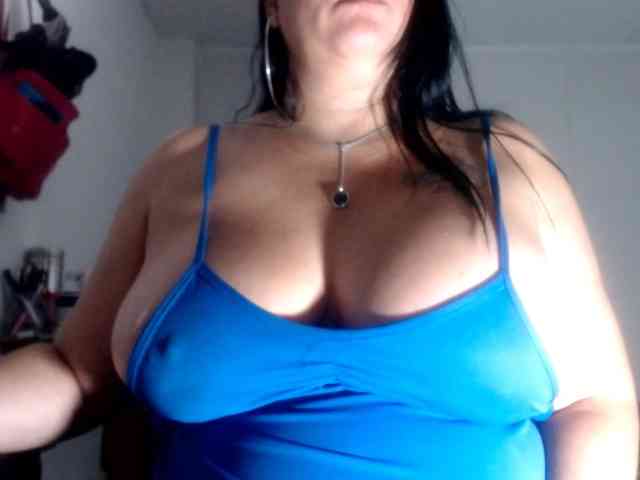 CameliaLong webcam