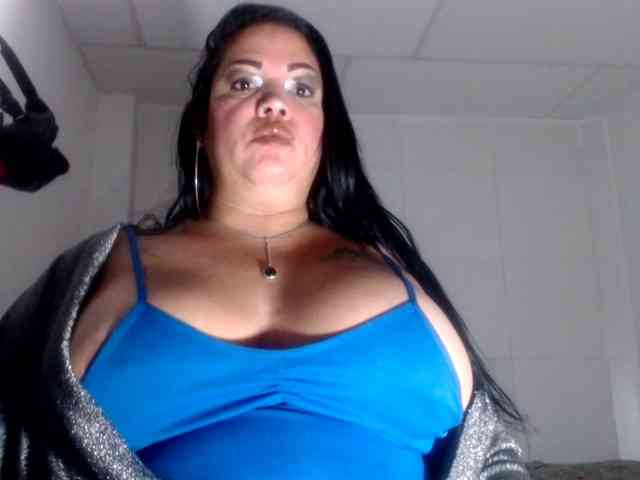 CameliaLong webcam