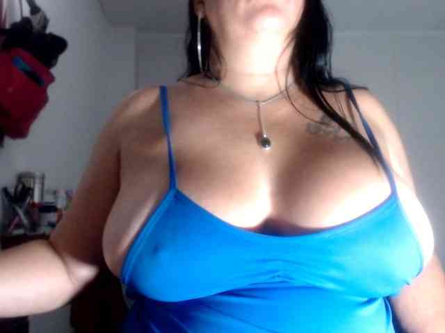 CameliaLong webcam