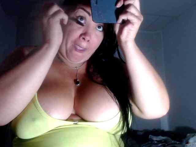 CameliaLong webcam