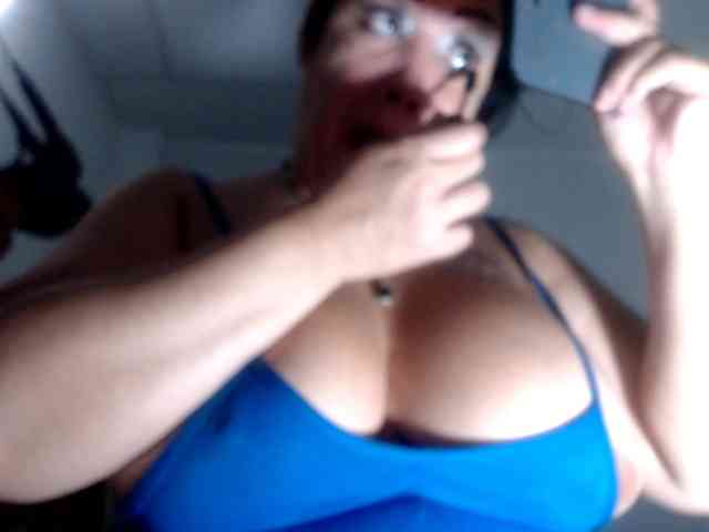 CameliaLong webcam