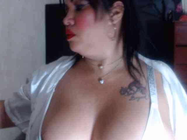 CameliaLong webcam