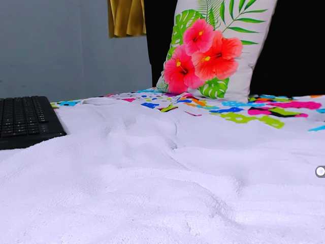 VictoriaLove live cam preview