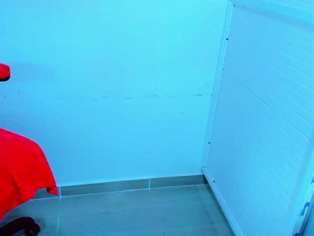 Chat with VictoriaLove live cam